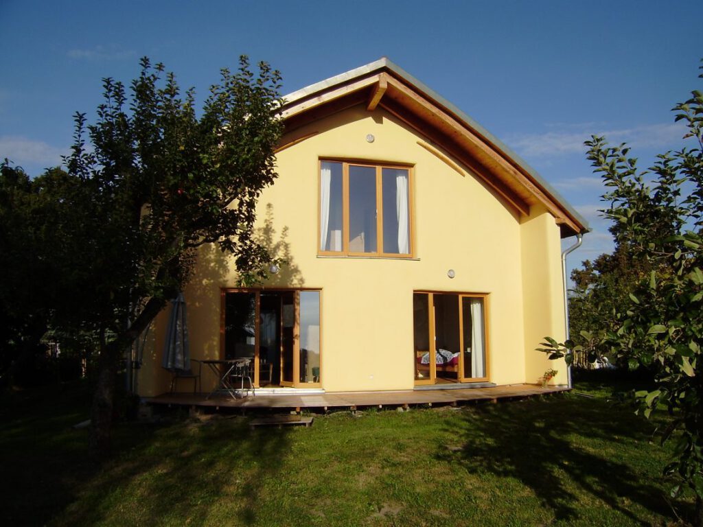 Wohnhaus_mit_Arbeitsräumen_strohbauprojekt_fasba-5